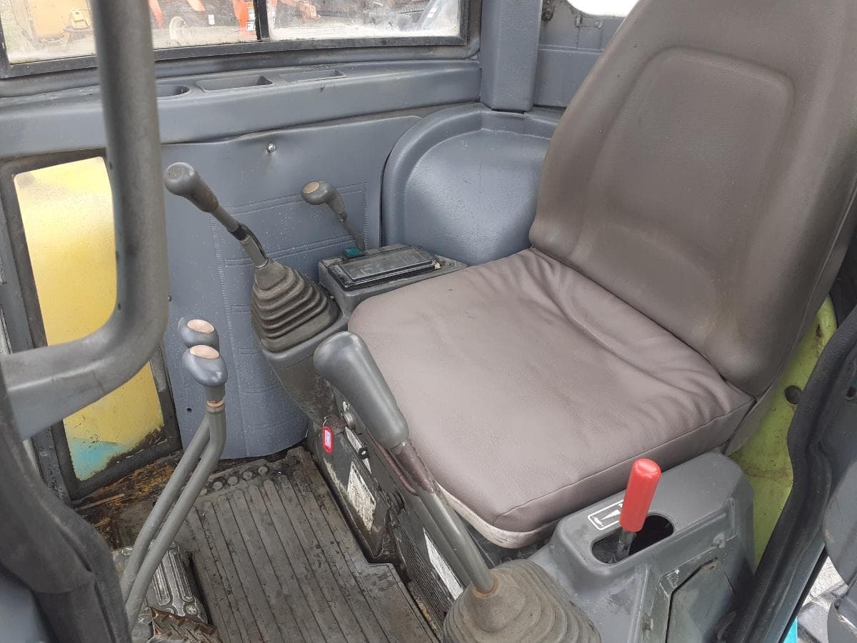 Mini Giratória Yanmar Vio 40 — image 11