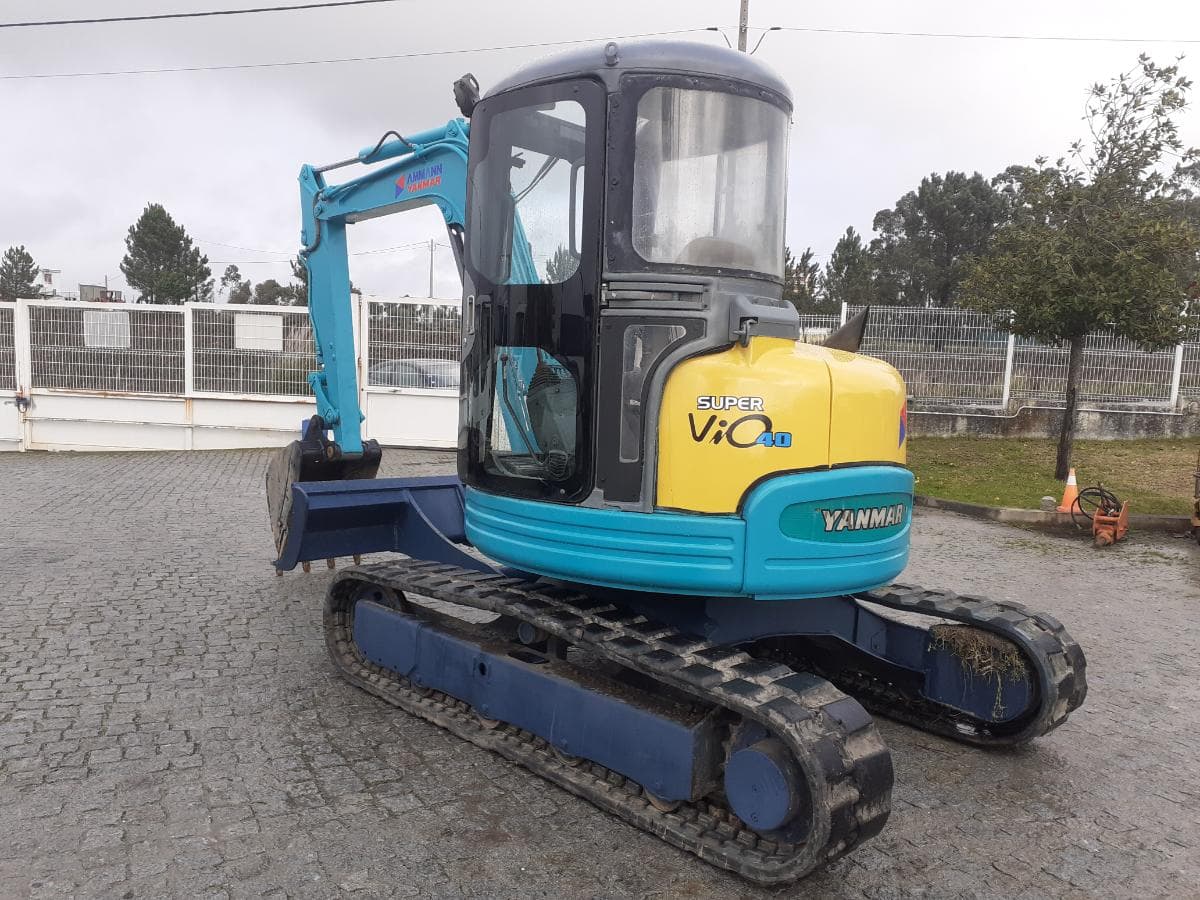 Mini Giratória Yanmar Vio 40 — image 3