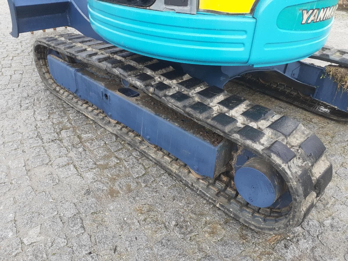 Mini Giratória Yanmar Vio 40 — image 8