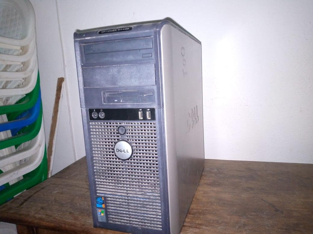 Desktop Dell Optiplex G520 + Desktop Dell Optiplex 390 + Desk Top Dell Optplex GX 390  · — imagen 1