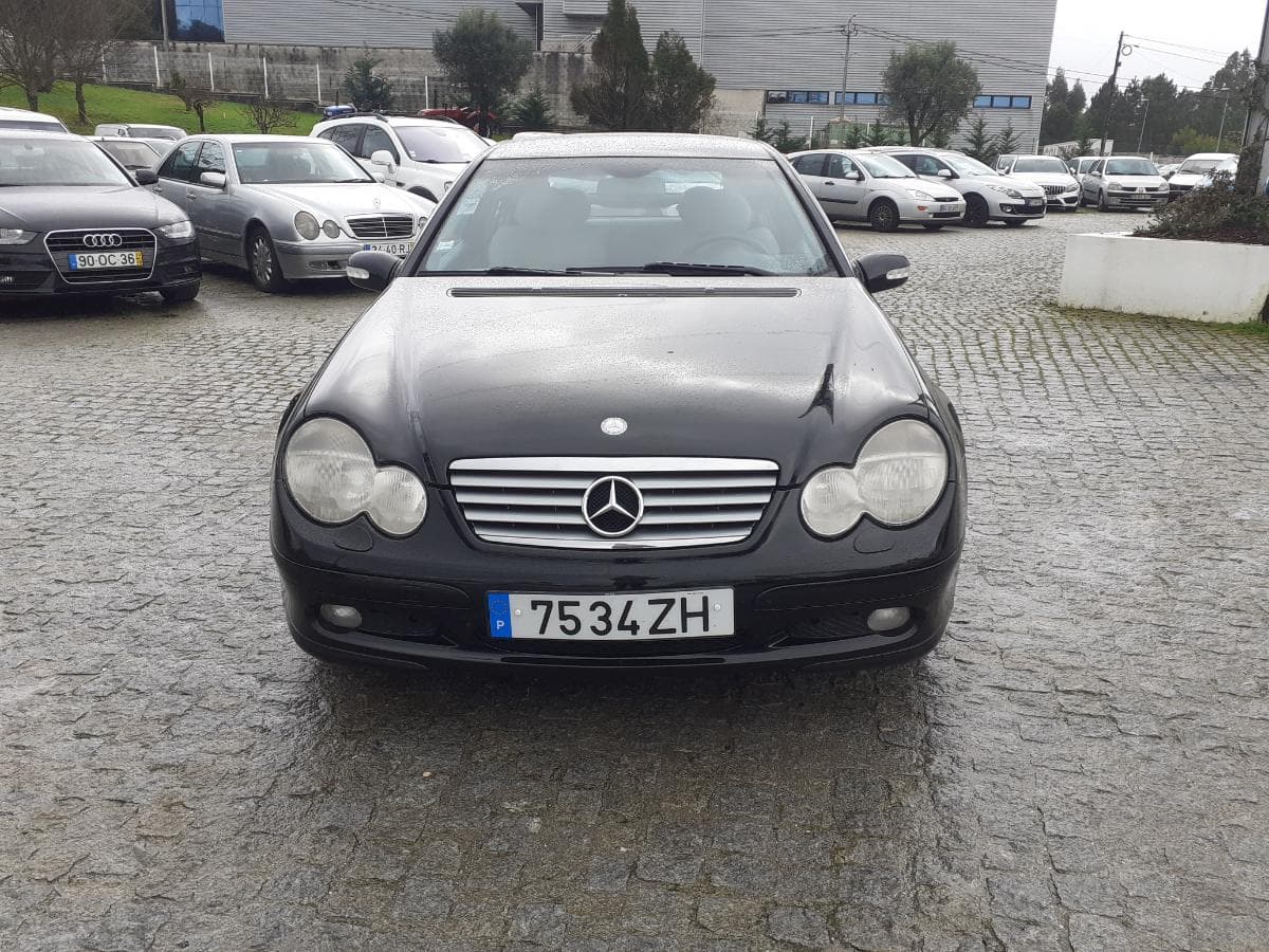 Mercedes-Benz C220CDI · Ano 2004 — imagen 2