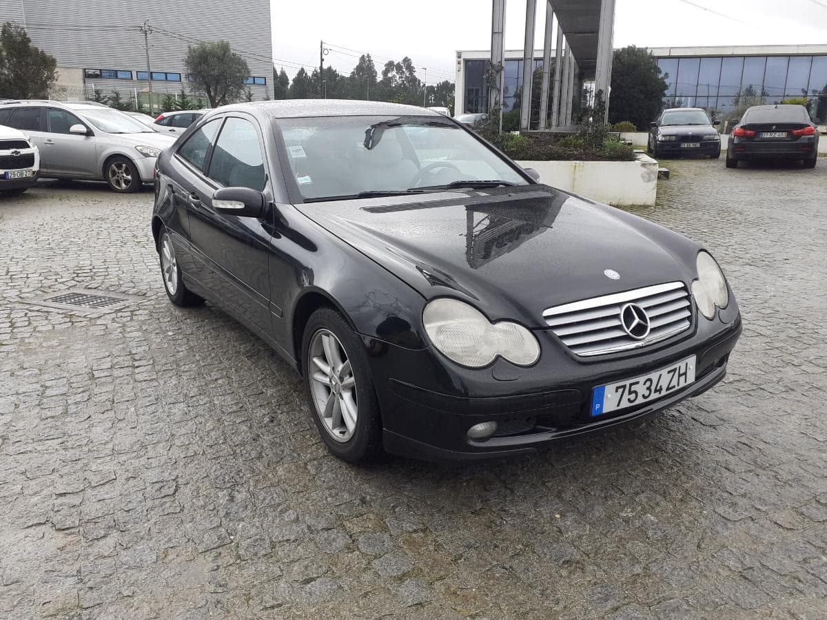 Mercedes-Benz C220CDI · Ano 2004 — imagen 1