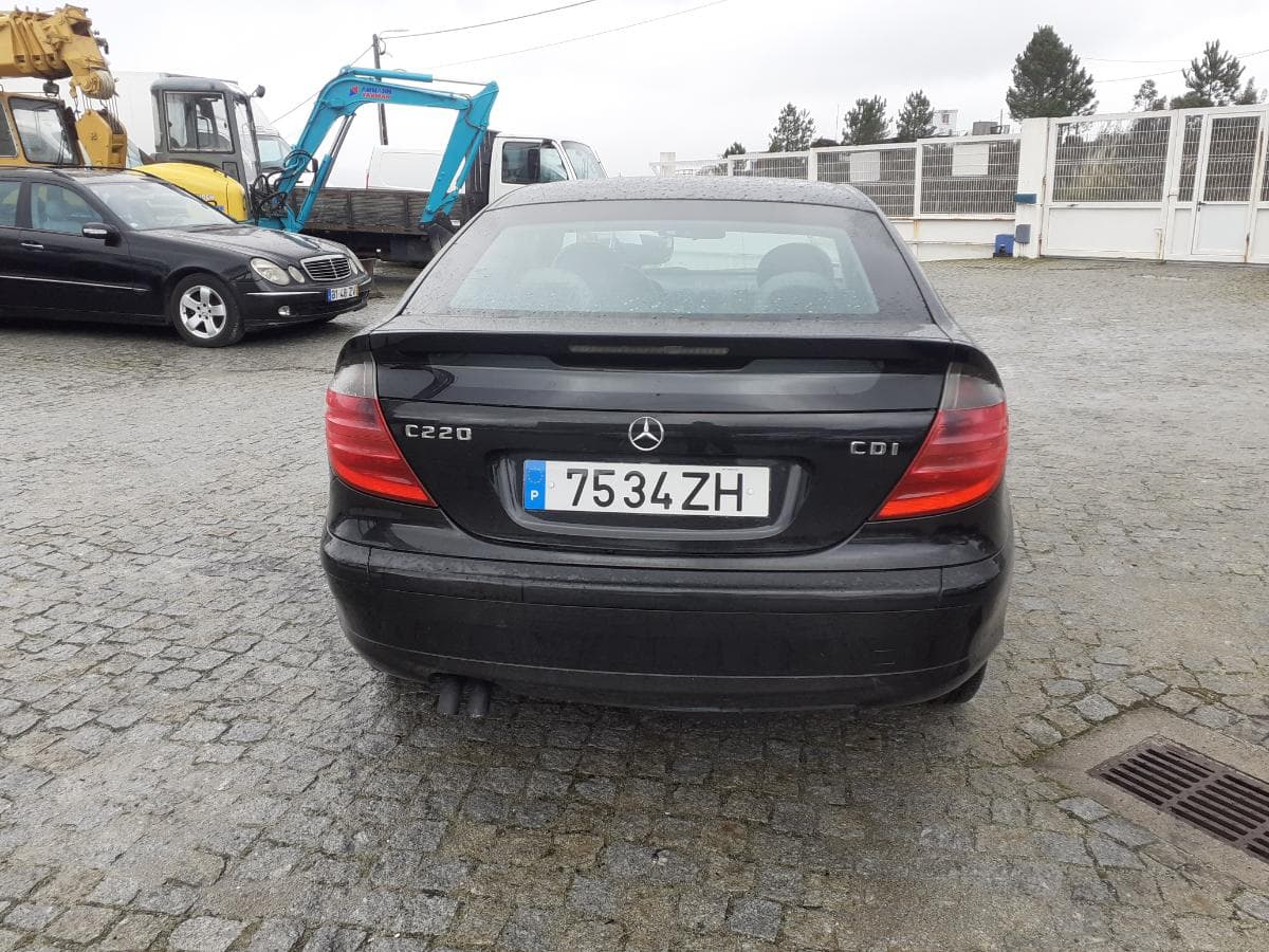 Mercedes-Benz C220CDI · Ano 2004 — imagen 5