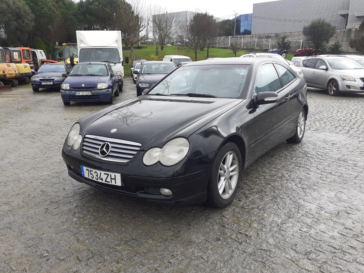 Mercedes-Benz C220CDI · Ano 2004 — imagen 3