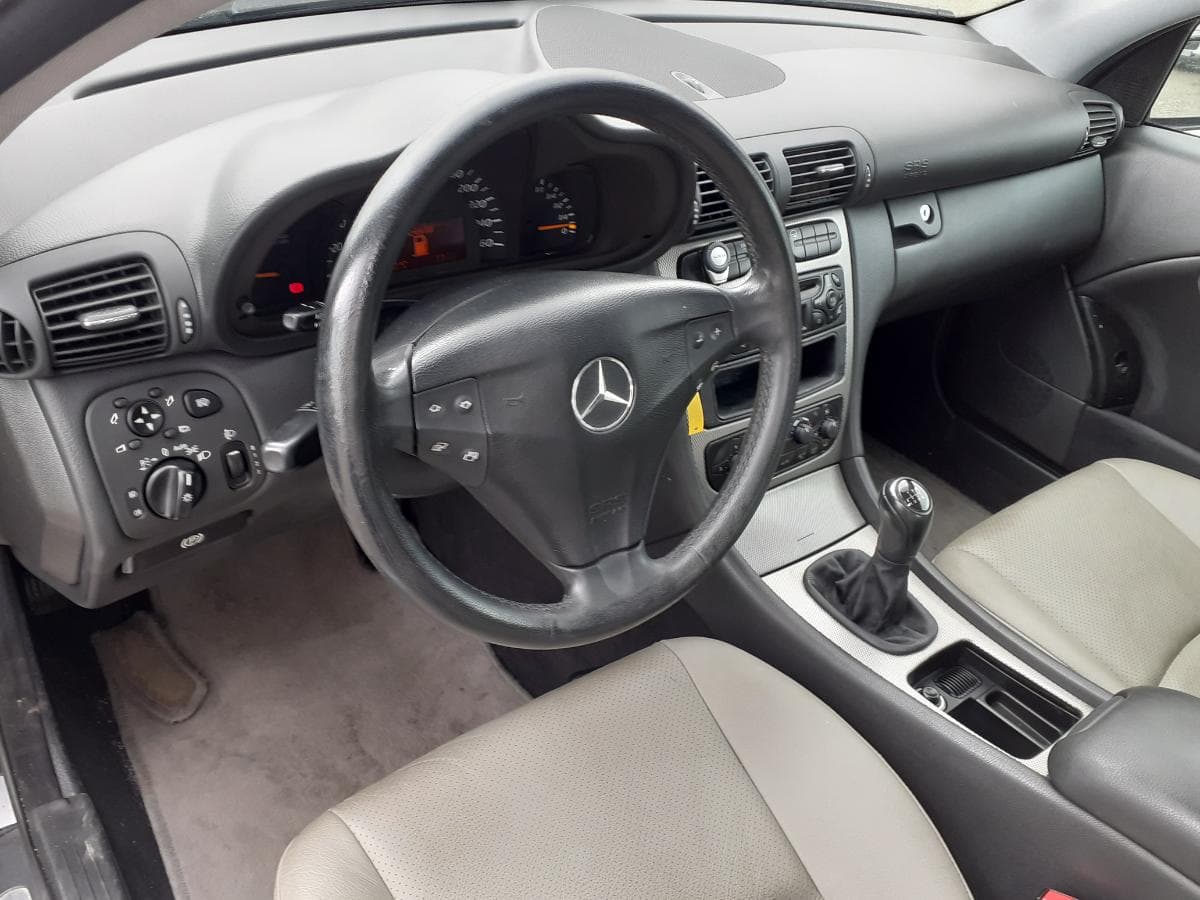 Mercedes-Benz C220CDI · Ano 2004 — imagen 18