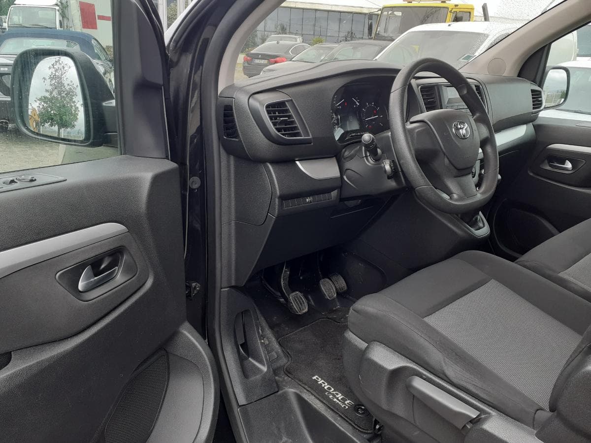 Toyota Proace 1.6 D · 9 Lugares · Ano 2017 — imagen 12