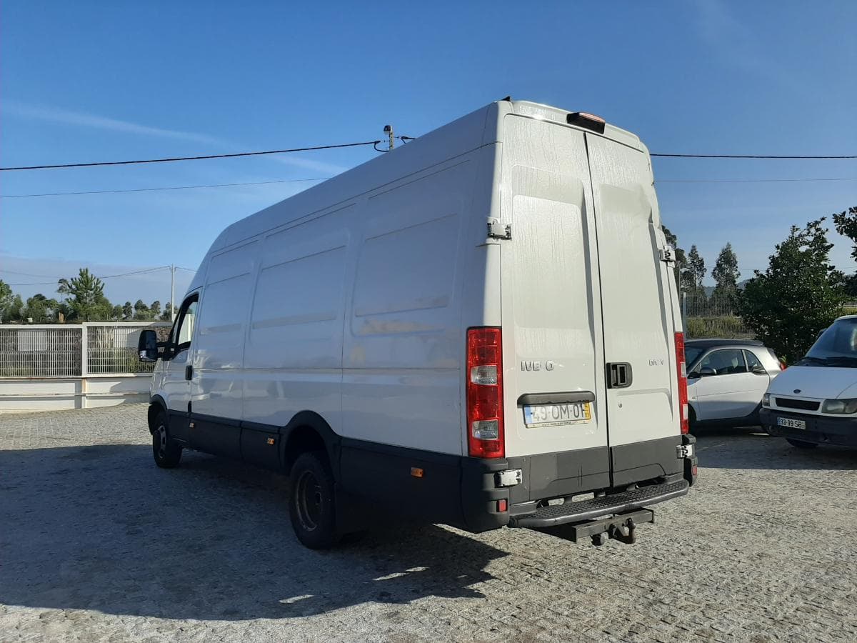 Iveco Daily 35C15 · Ano 2014 — imagem 4