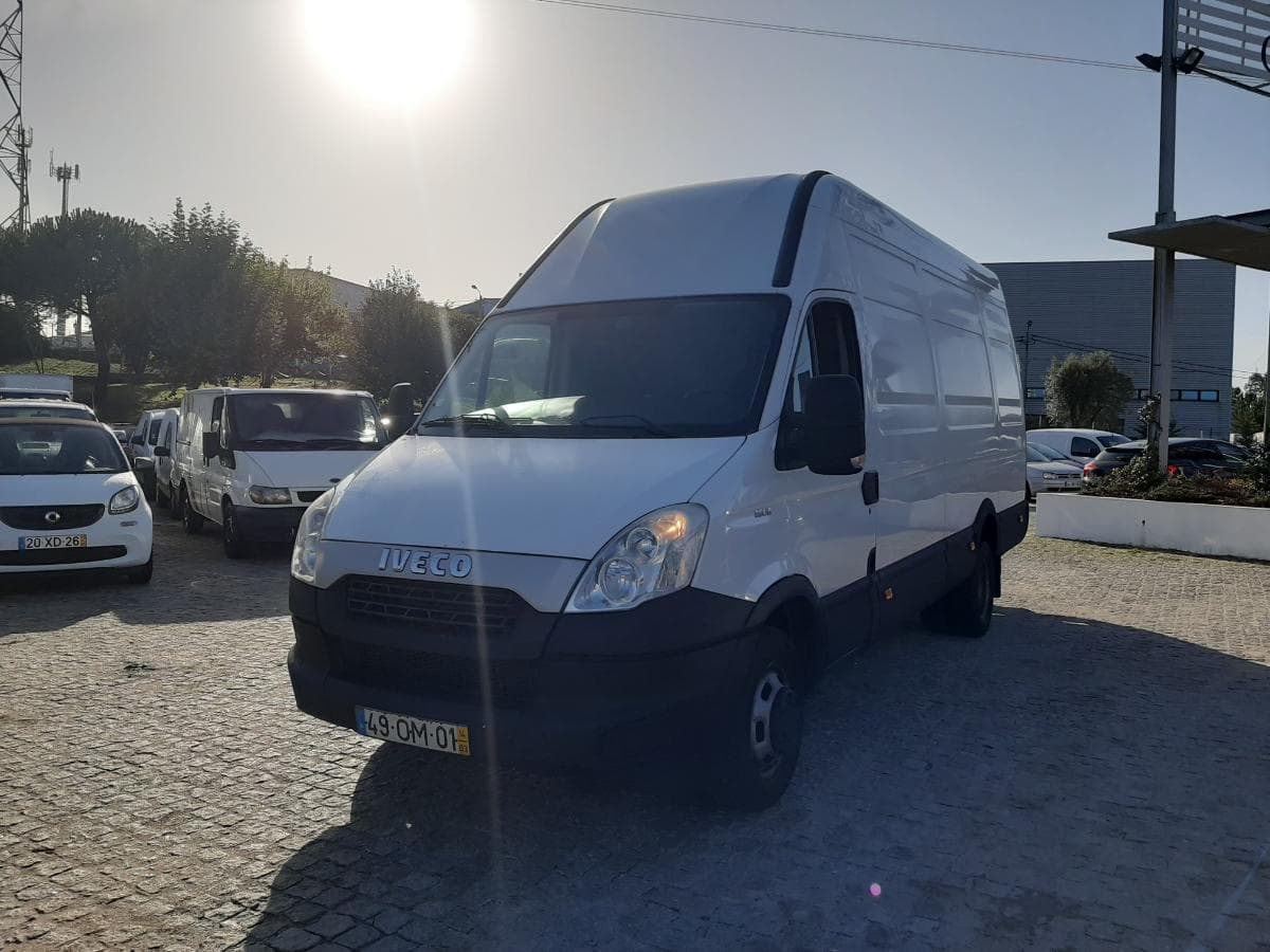 Iveco Daily 35C15 · Ano 2014 — imagem 3