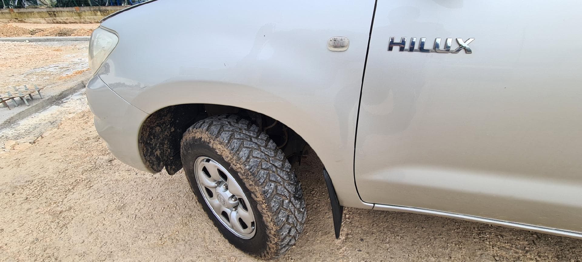 TOYOTA Hilux VII Pick-up 2.5 D-4D 4WD — imagem 10