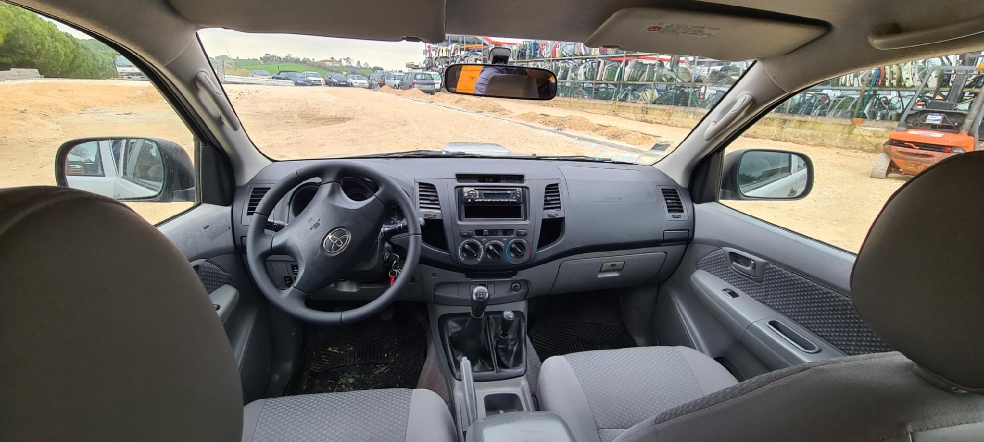 TOYOTA Hilux VII Pick-up 2.5 D-4D 4WD — imagem 14