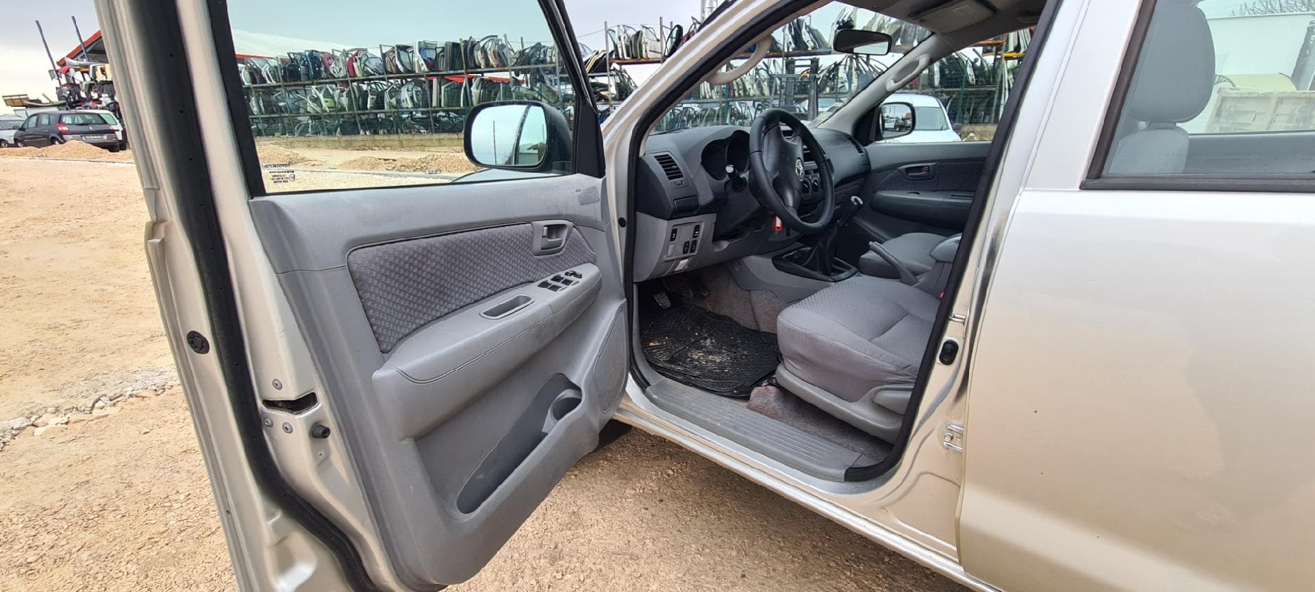 TOYOTA Hilux VII Pick-up 2.5 D-4D 4WD — imagem 11