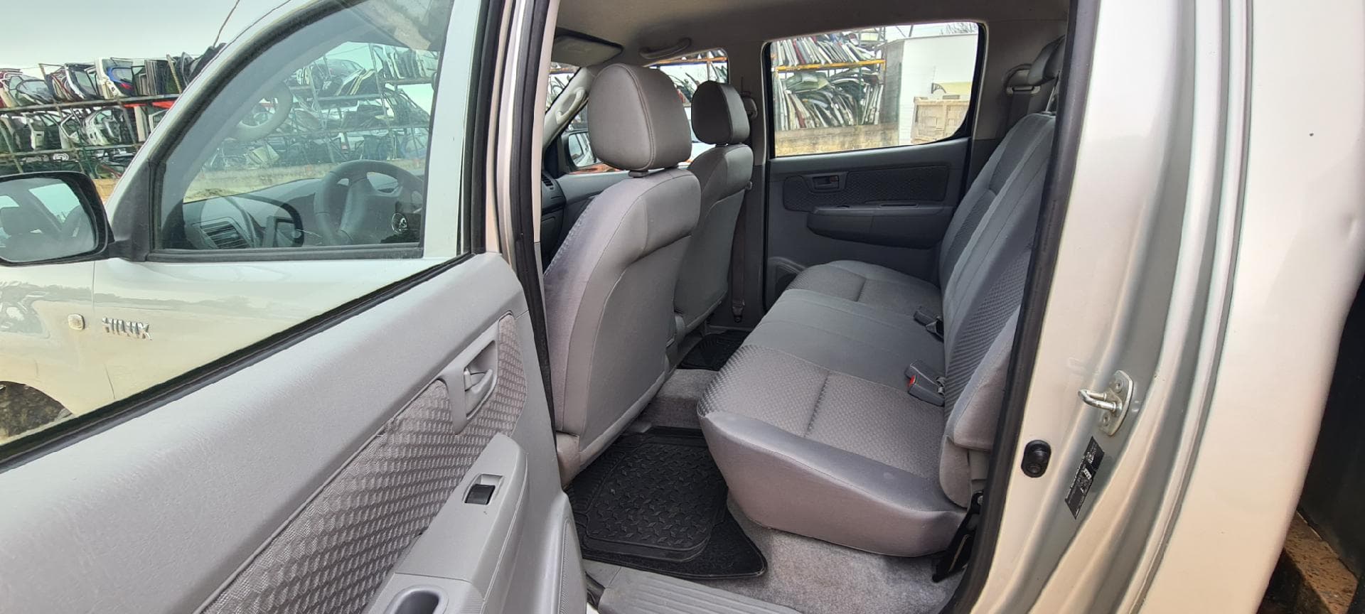 TOYOTA Hilux VII Pick-up 2.5 D-4D 4WD — imagem 13