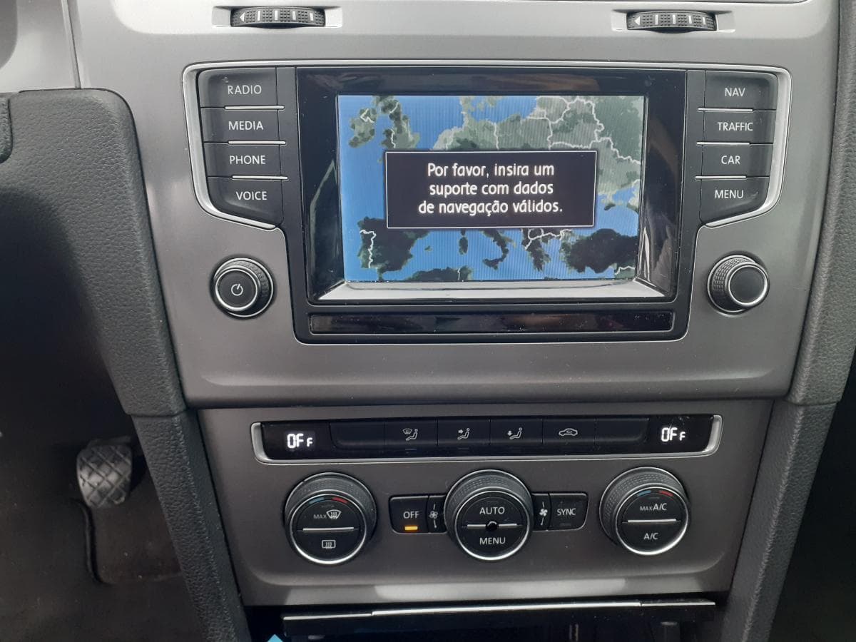 Volkswagen Golf 1.6 TDI · Ano 2014 — image 15