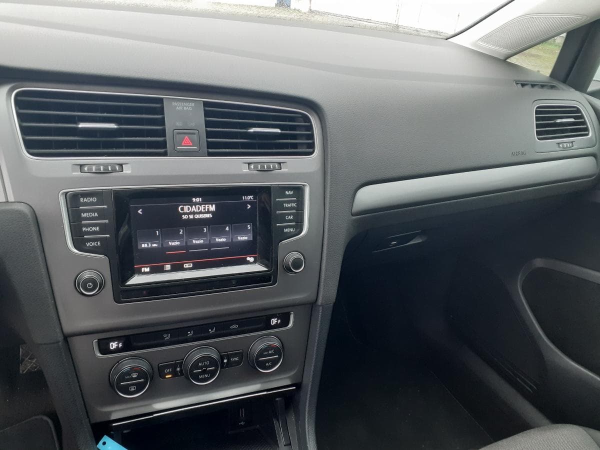 Volkswagen Golf 1.6 TDI · Ano 2014 — image 19