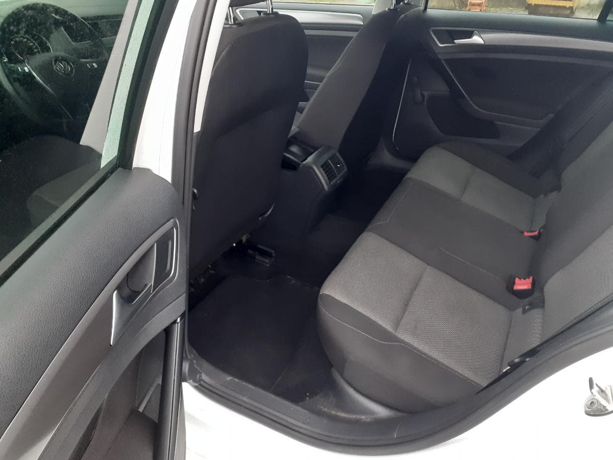 Volkswagen Golf 1.6 TDI · Ano 2014 — image 16