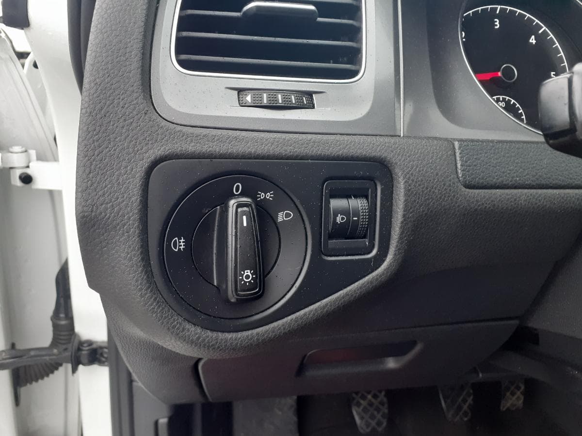Volkswagen Golf 1.6 TDI · Ano 2014 — image 18