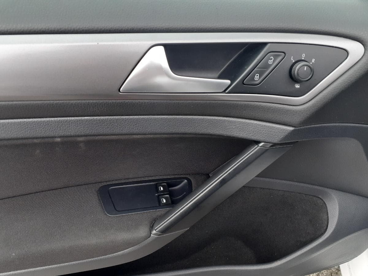 Volkswagen Golf 1.6 TDI · Ano 2014 — image 22
