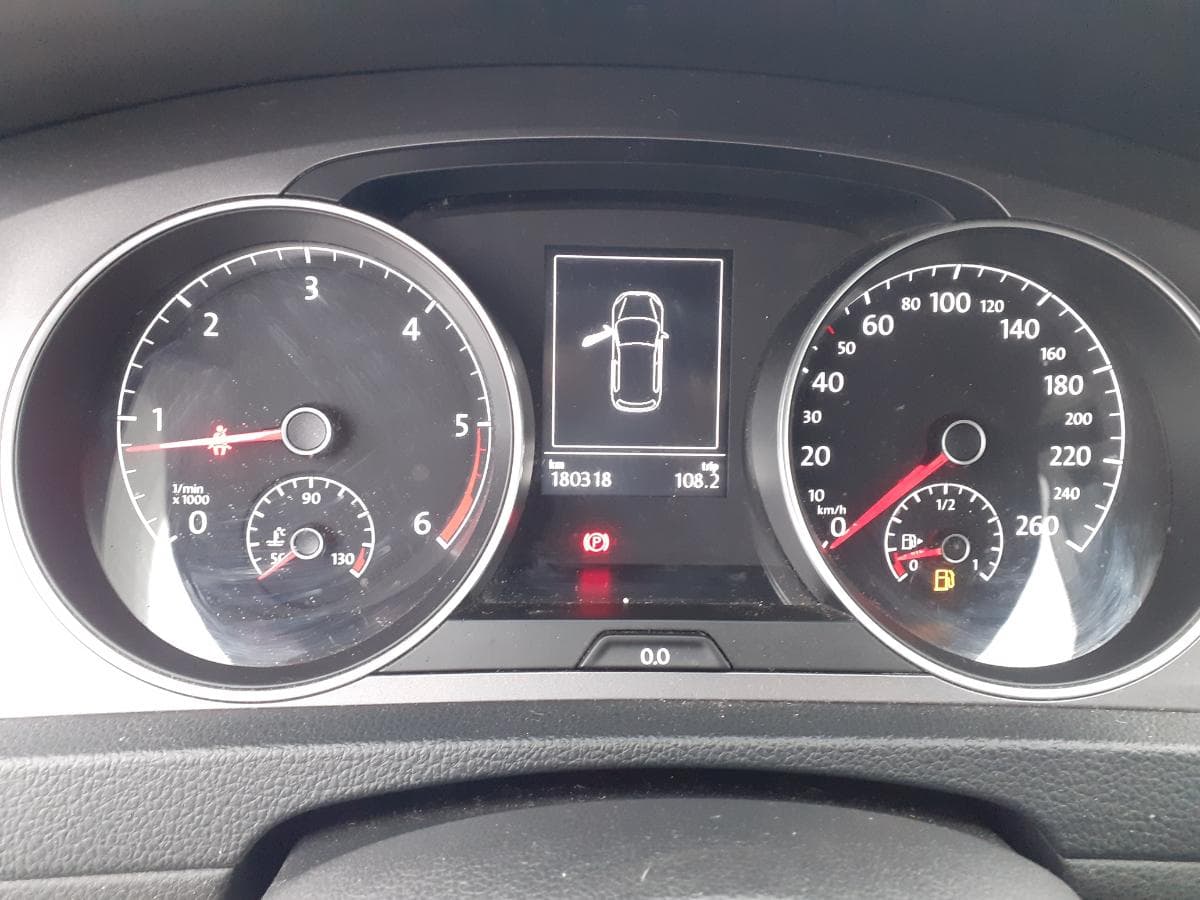 Volkswagen Golf 1.6 TDI · Ano 2014 — image 24