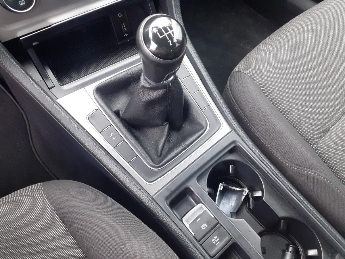 Volkswagen Golf 1.6 TDI · Ano 2014 — image 23