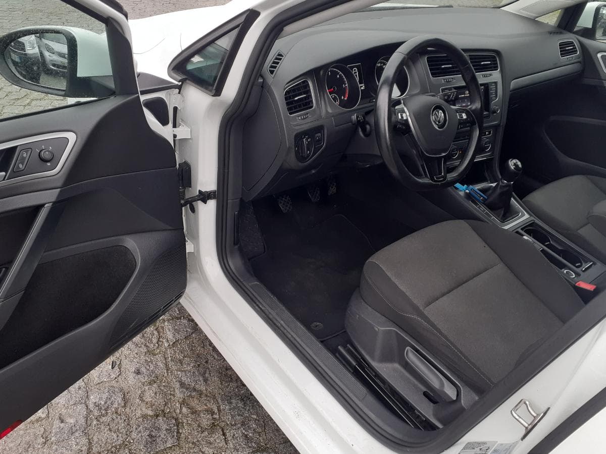 Volkswagen Golf 1.6 TDI · Ano 2014 — image 13