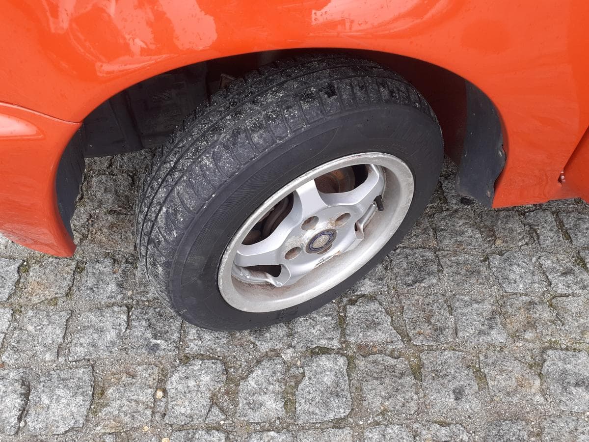 Nissan Micra 1.0i · Ano 1998 — imagen 7
