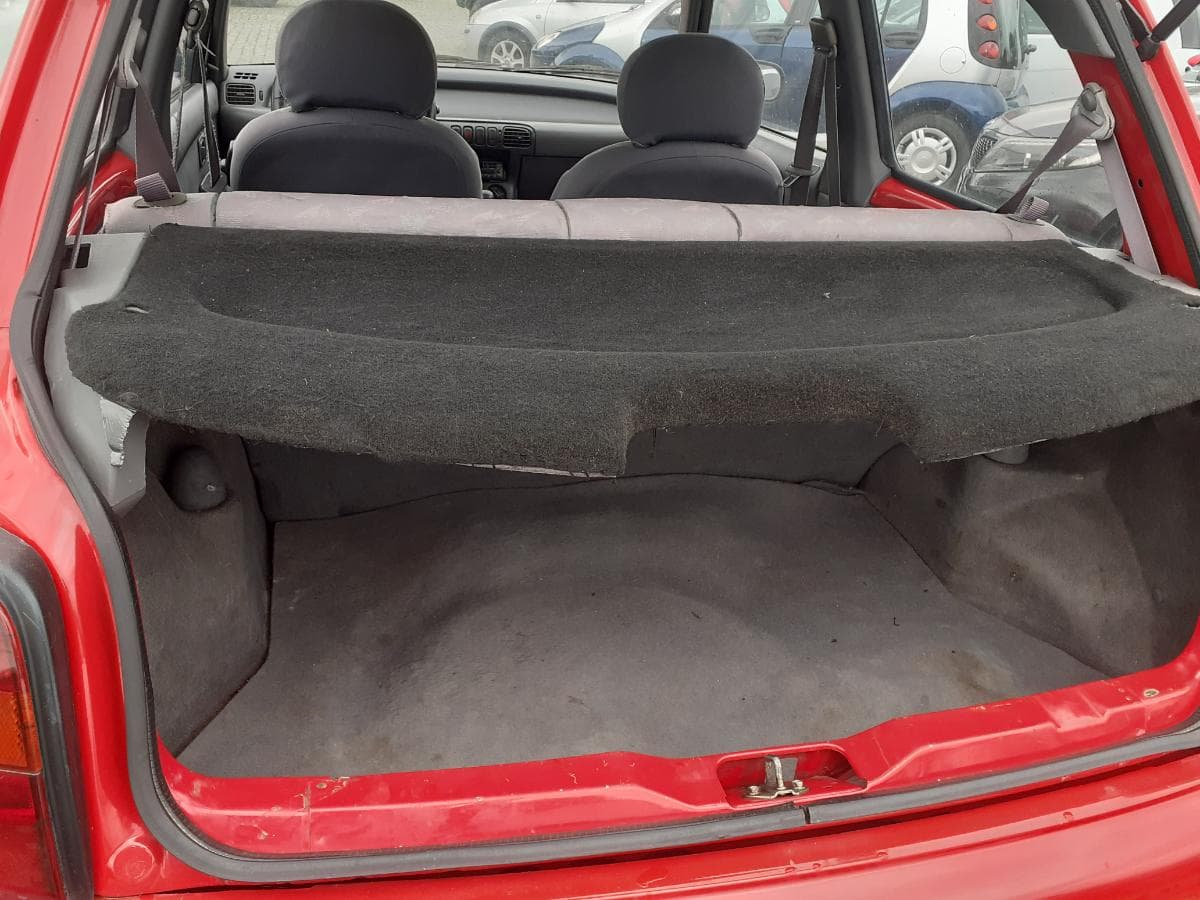 Nissan Micra 1.0i · Ano 1998 — imagen 10