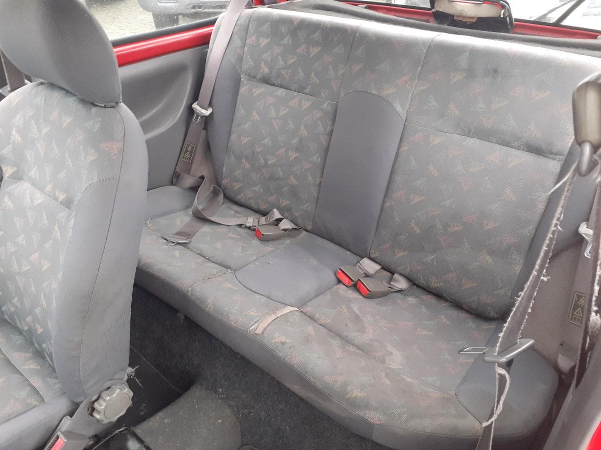 Nissan Micra 1.0i · Ano 1998 — imagen 18