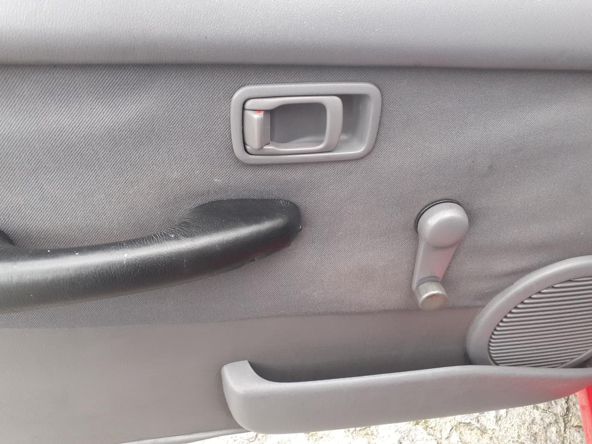Nissan Micra 1.0i · Ano 1998 — imagen 19