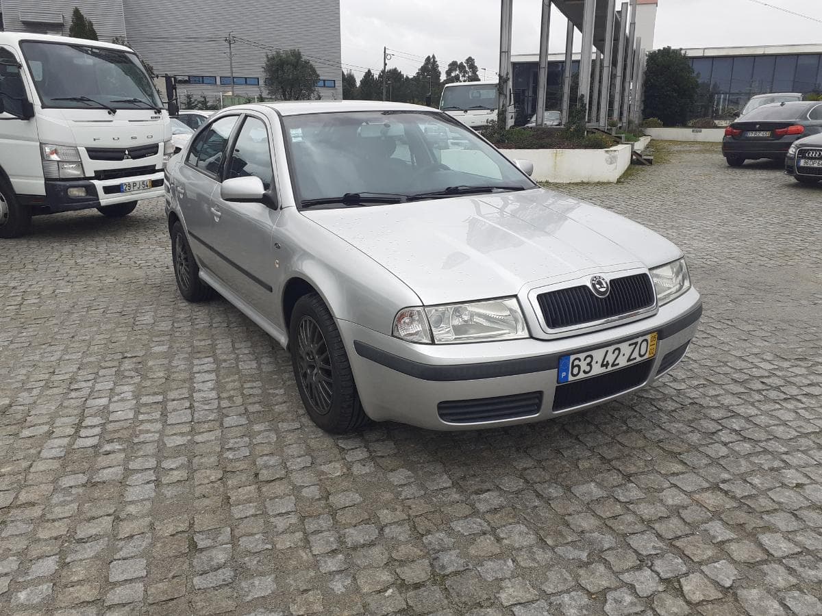 Skoda Octávia 1.6 · Ano 2005 — imagen 1
