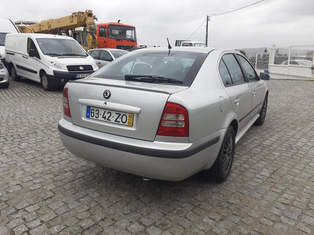 Skoda Octávia 1.6 · Ano 2005 — imagen 4