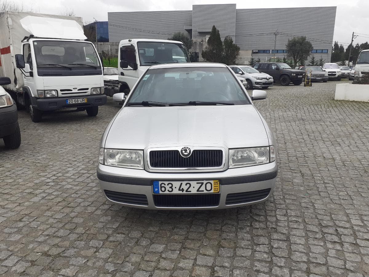 Skoda Octávia 1.6 · Ano 2005 — imagen 2
