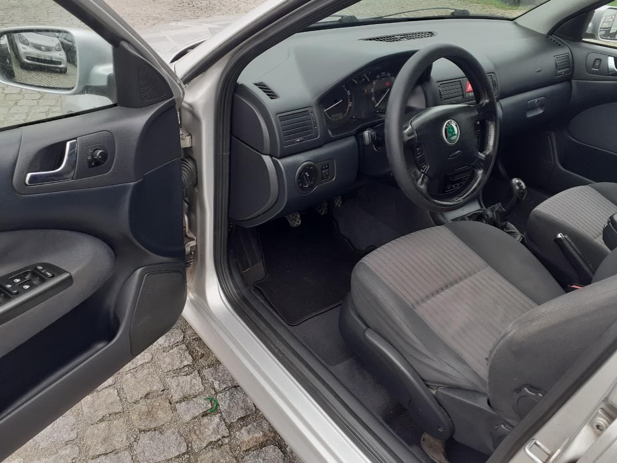 Skoda Octávia 1.6 · Ano 2005 — imagen 13