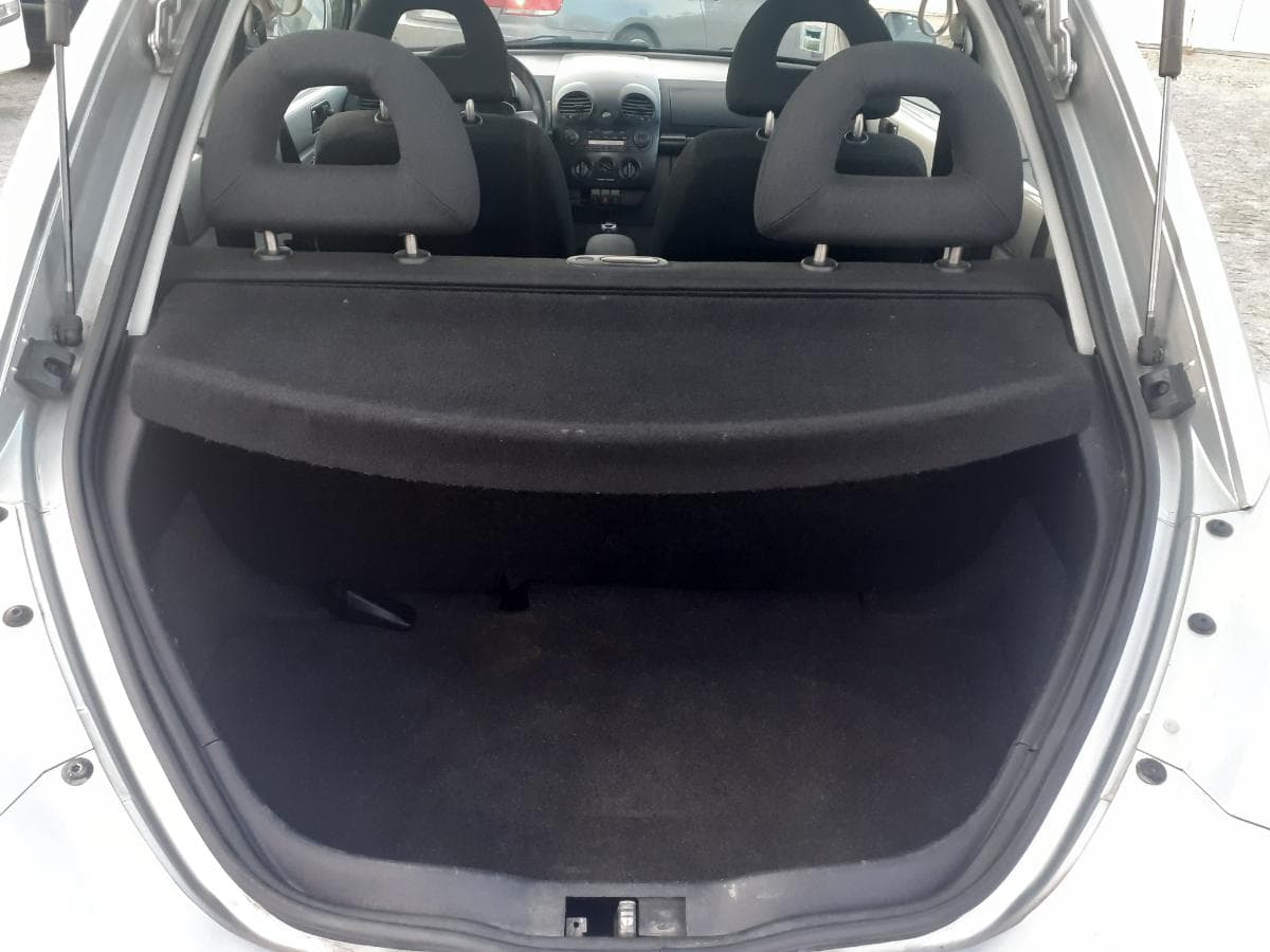 Volkswagen Beetle 1.6 · Ano 2000 — image 10