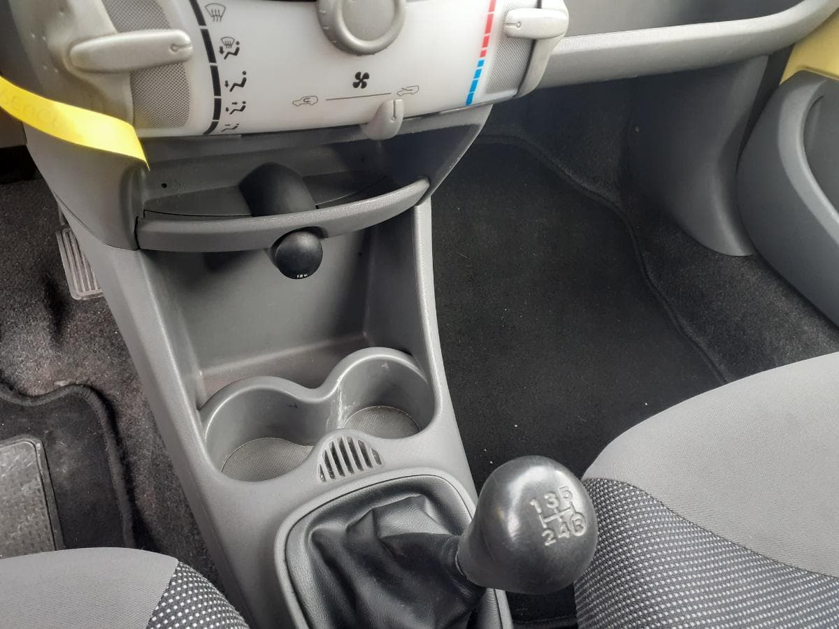 Peugeot 107 1.0 · Ano 2007 — image 22