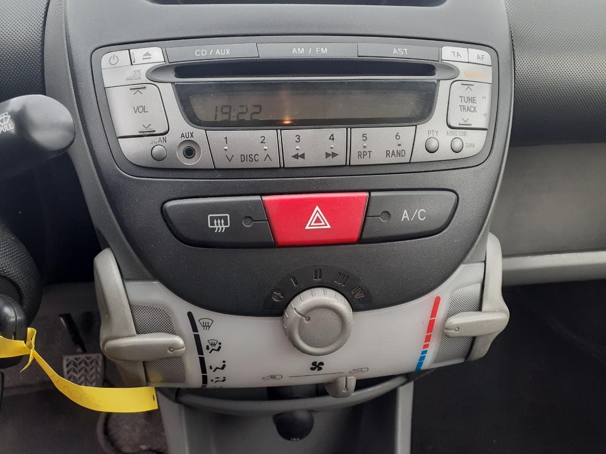 Peugeot 107 1.0 · Ano 2007 — image 18