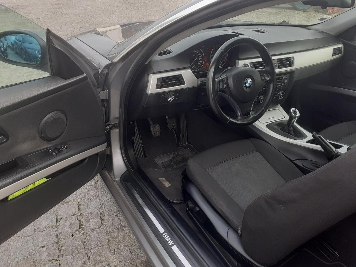 BMW 325D Coupé · Ano 2008 — image 14