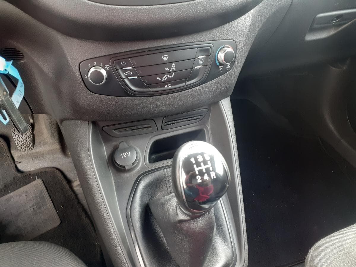 Ford Transit Courrier 1.5 TDCI · 2014 — image 19