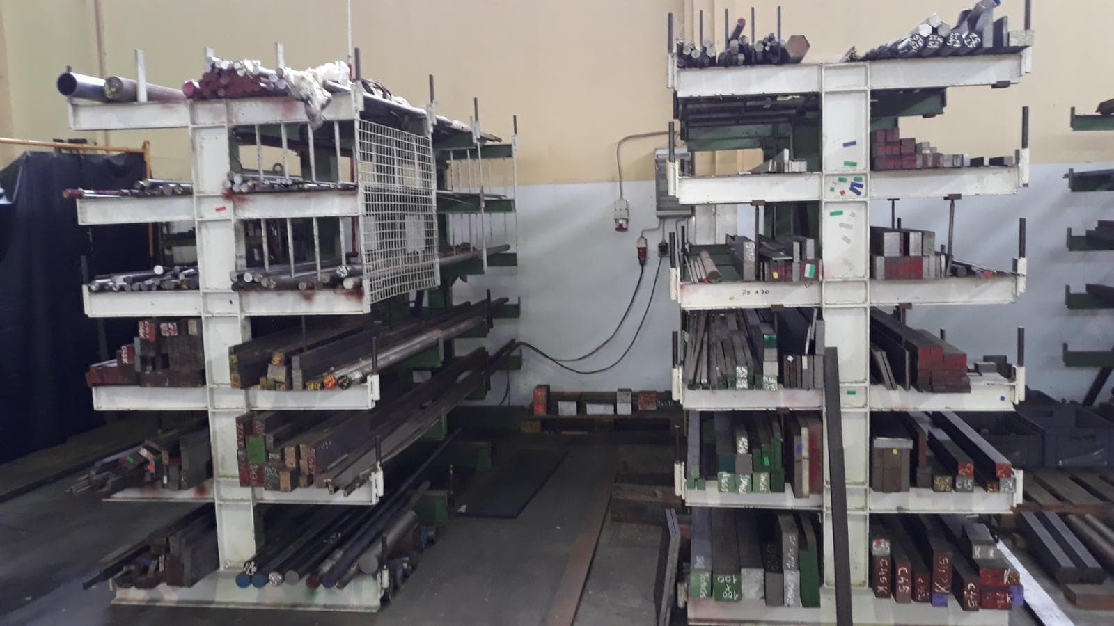 Lote de matérias primas em ligas especiais — image 1