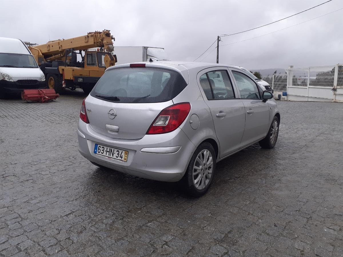 Opel Corsa 1.2 · Ano 2009 — image 4