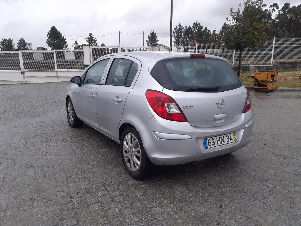 Opel Corsa 1.2 · Ano 2009 — image 6