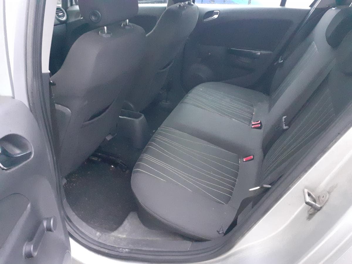 Opel Corsa 1.2 · Ano 2009 — image 23