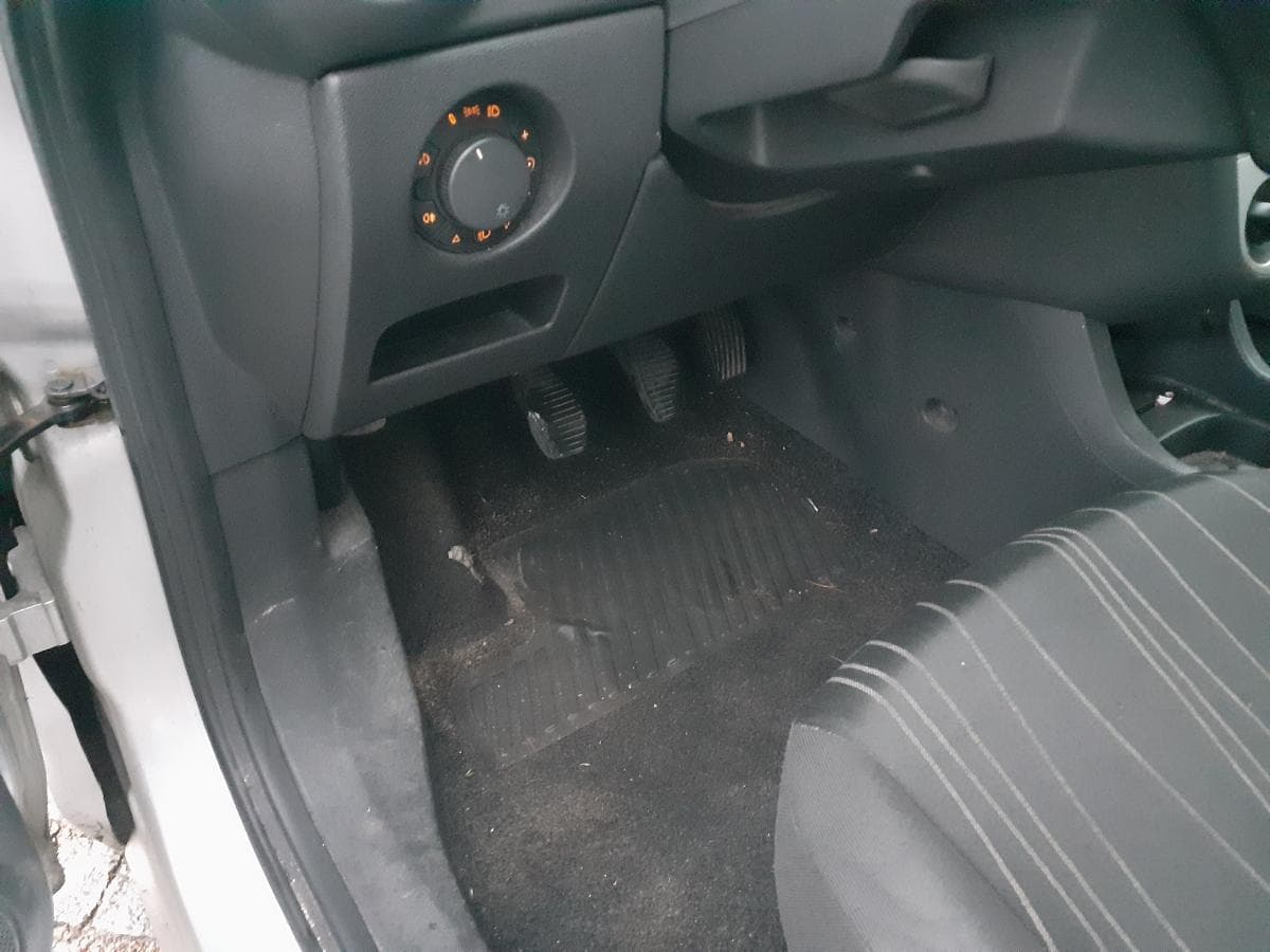 Opel Corsa 1.2 · Ano 2009 — image 20