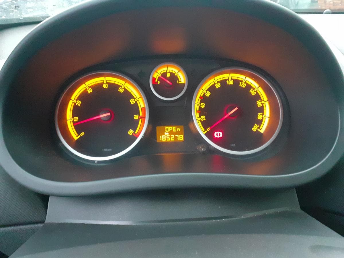 Opel Corsa 1.2 · Ano 2009 — image 22