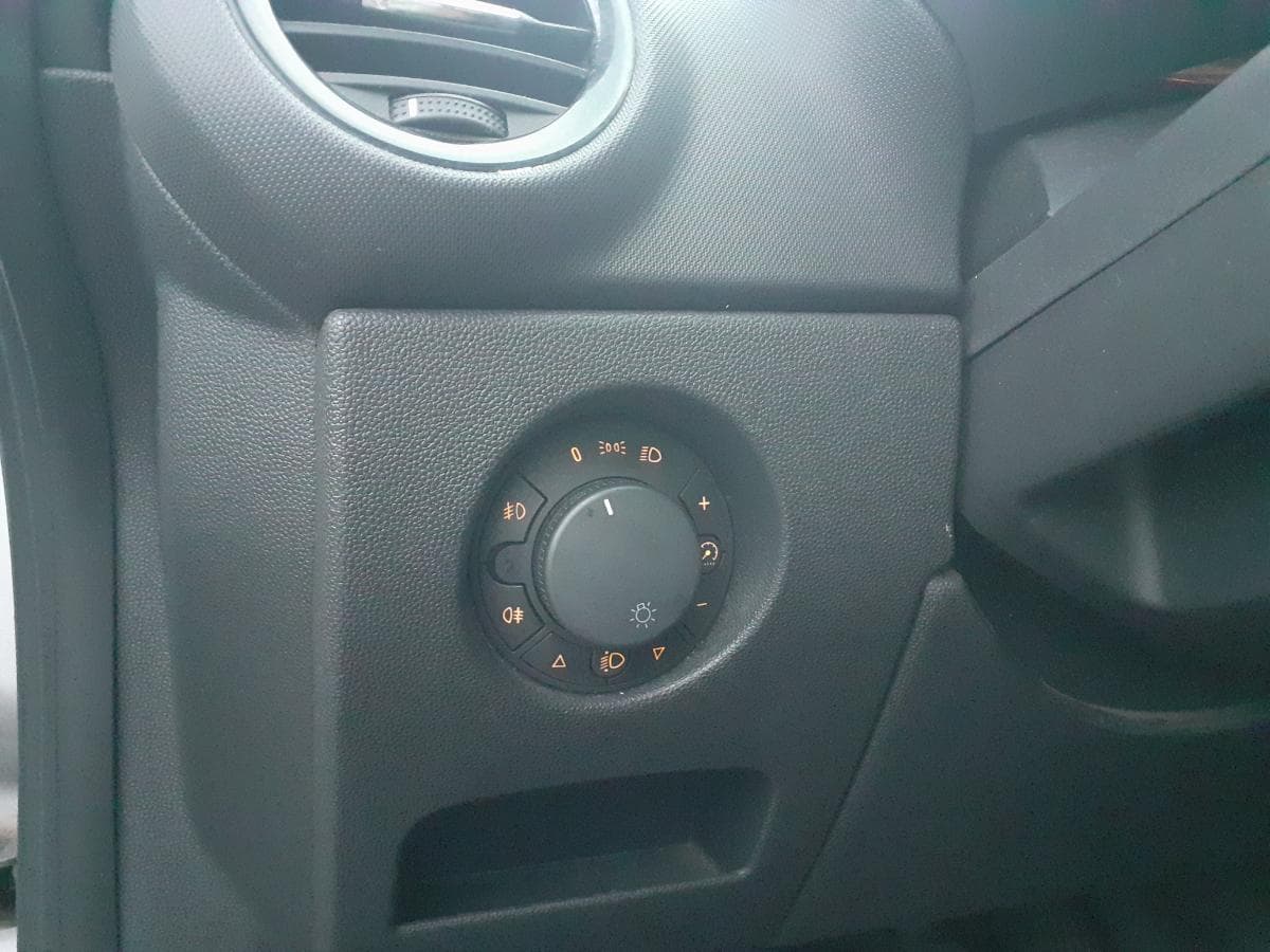 Opel Corsa 1.2 · Ano 2009 — image 26