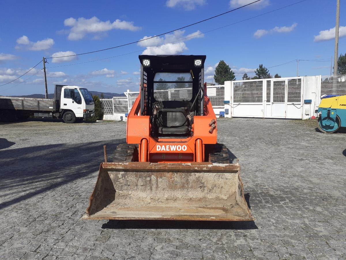 Mini Pá Carregadora Daewoo — imagen 2
