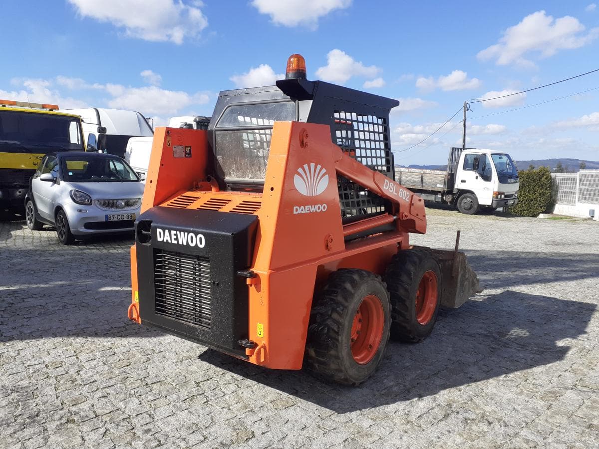 Mini Pá Carregadora Daewoo — imagen 4
