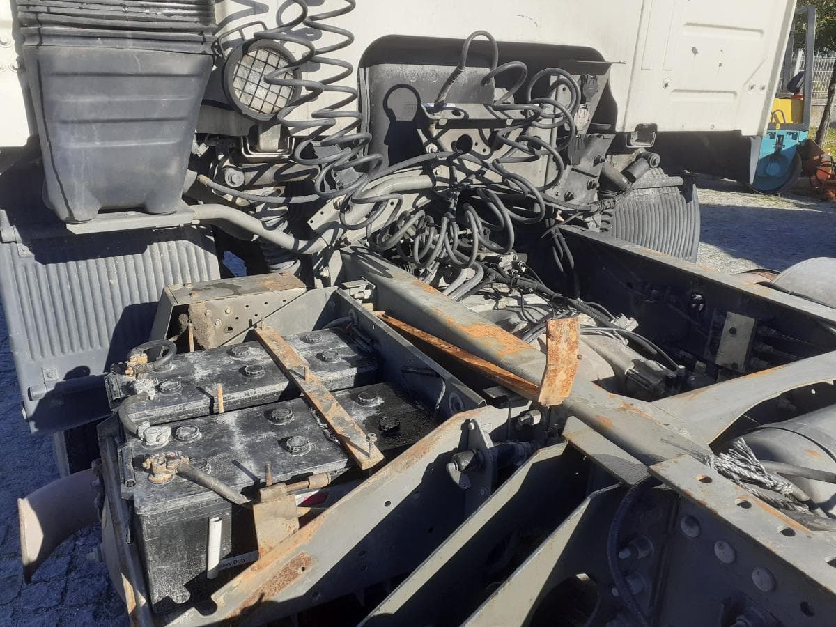 Volvo FM12-37 420 · Ano 2001 · Com Redução aos Cubos — image 8