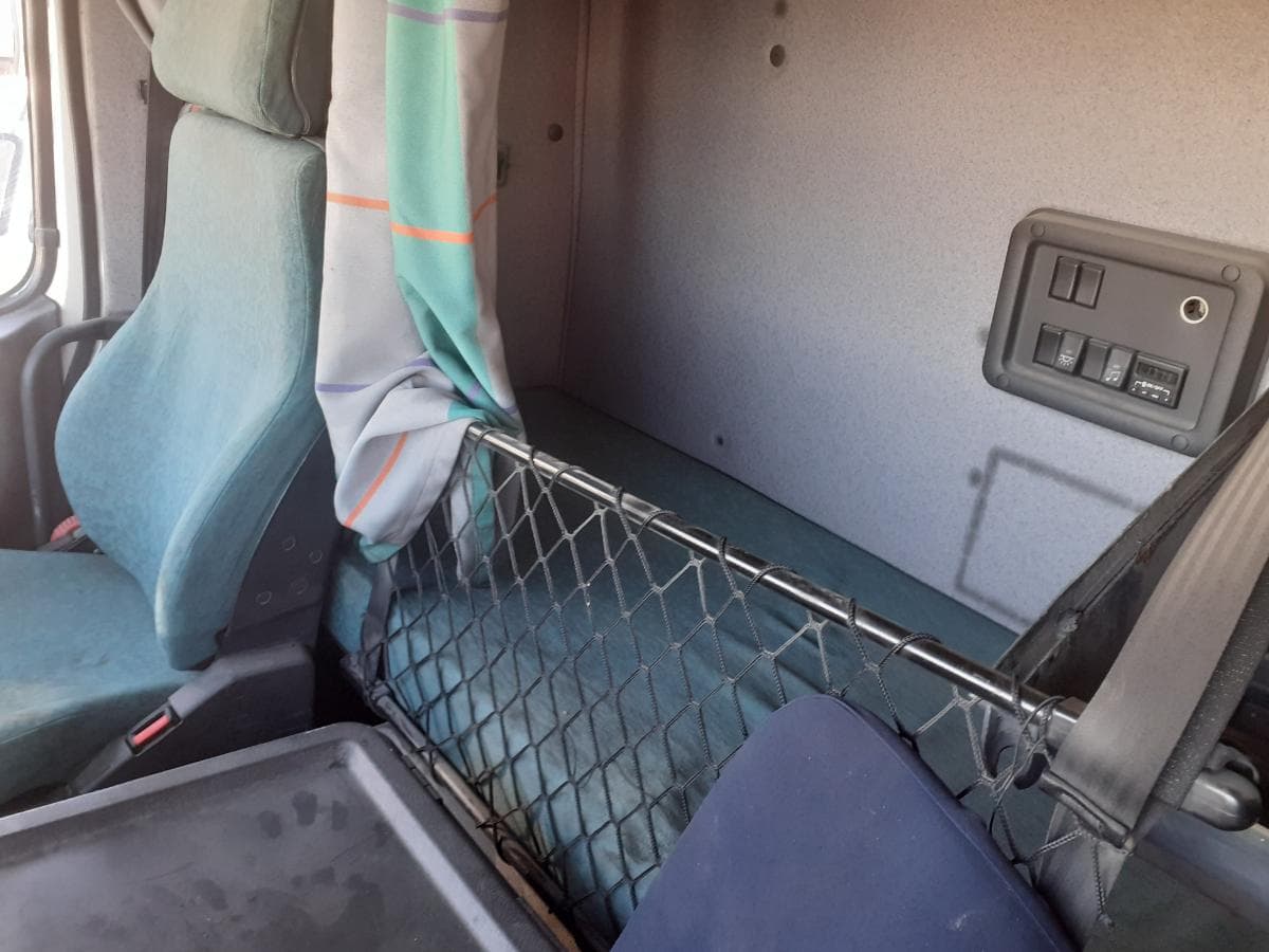 Volvo FM12-37 420 · Ano 2001 · Com Redução aos Cubos — image 10