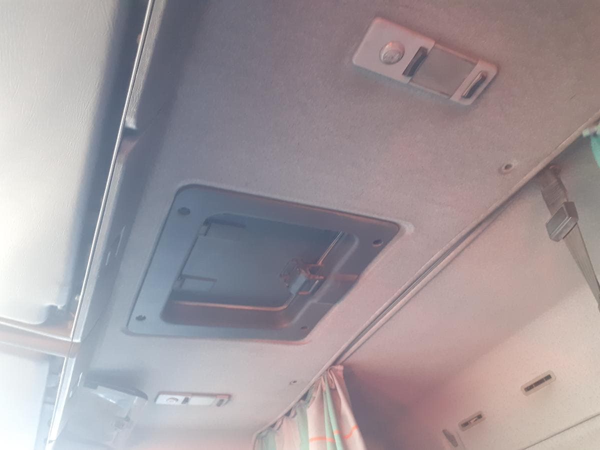 Volvo FM12-37 420 · Ano 2001 · Com Redução aos Cubos — image 12