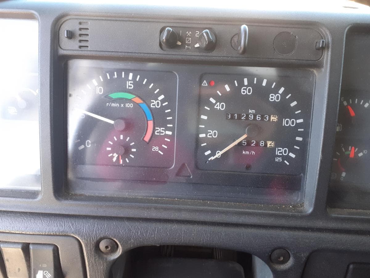 Volvo FM12-37 420 · Ano 2001 · Com Redução aos Cubos — image 13